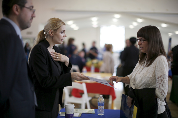 Job seekers browse tables at a veterans' job fair in Burbank, Los Angeles, California (Reuters / Lucy Nicholson)