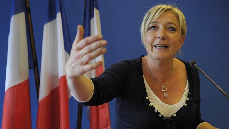 Le Pen: le président français manque d’audace politique