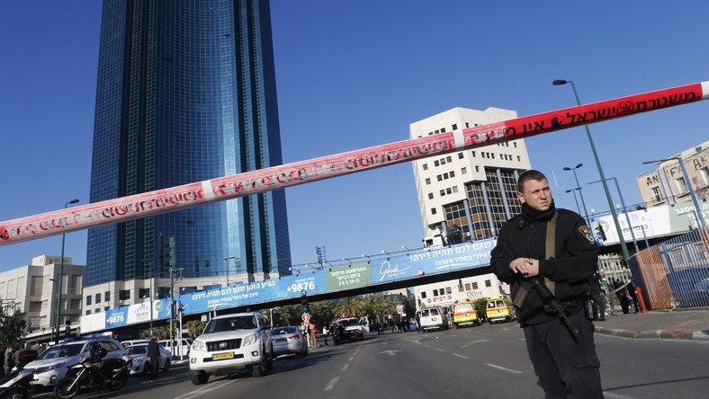 Douze personnes poignardées à Tel Aviv, l’agresseur palestinien blessé