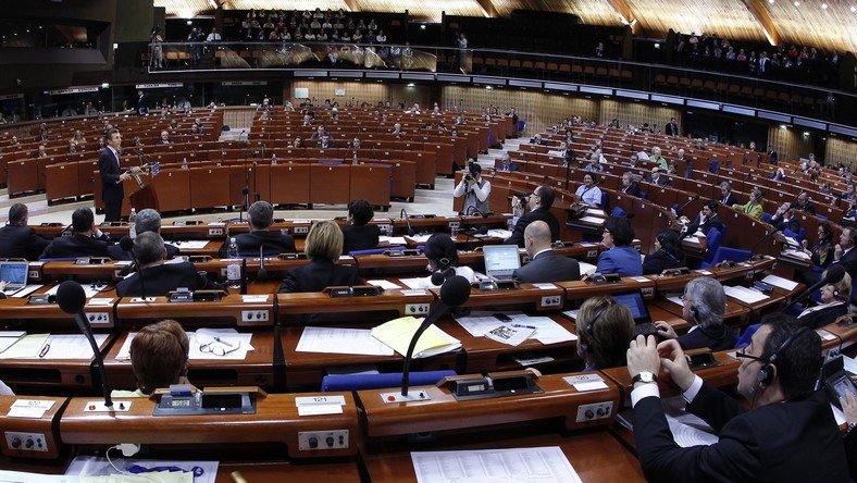 APCE : La commission d’observation soutient le rétablissement des pouvoirs de la Russie