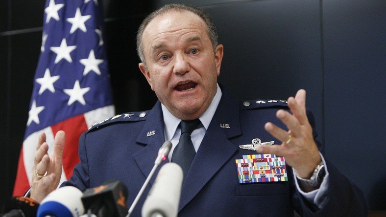 Commandant des forces armées américaines en Europe : « l’option militaire » est possible en Ukraine