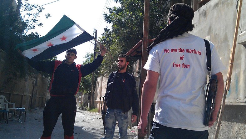 Les rebelles syriens modérés recevront-ils des outils de communication pour les raids aériens?