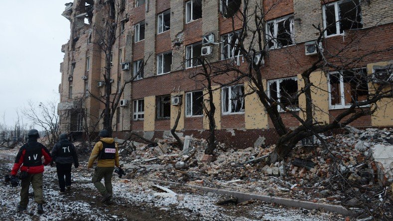 Des journalistes russes ont été détenus à Kiev alors que l’Ukraine renforce sa censure (VIDEO)