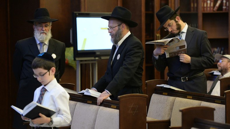 «Anneaux de paix» : chaîne humaine autour d’une synagogue dans le centre de Stockholm