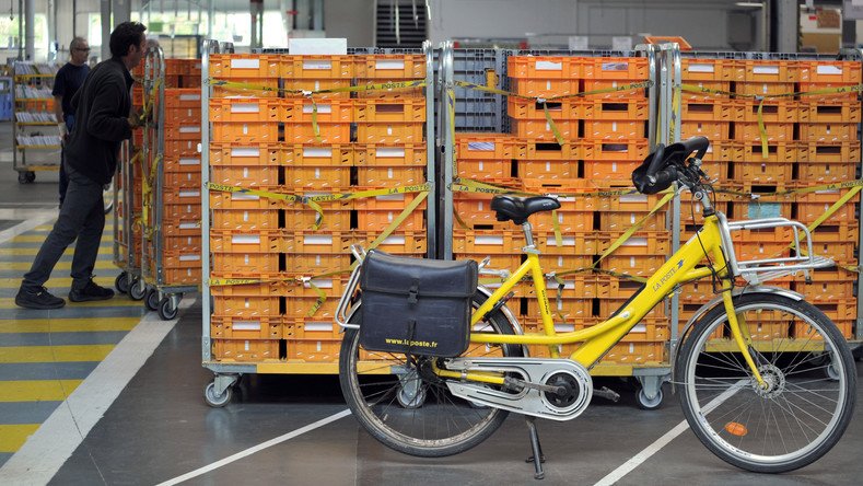 Un postier français condamné pour le vol de plus de 13 000 lettres