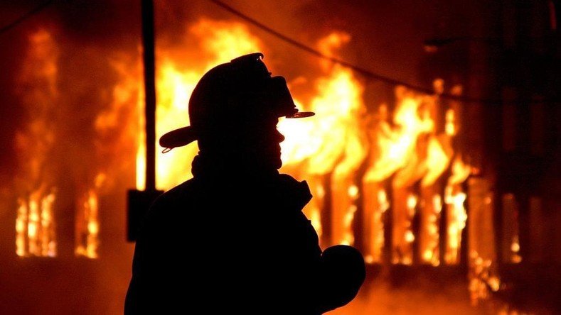 Incendie à Kazan : la bilan s’alourdit, l’opération de sauvetage se poursuit (VIDEO)