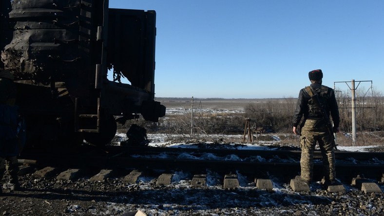 Explosion sur une voie ferroviaire dans le Donbass