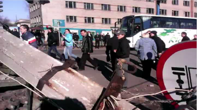 Konstantinovka : des paramilitaires nationalistes sont arrivés pour «calmer les troubles»