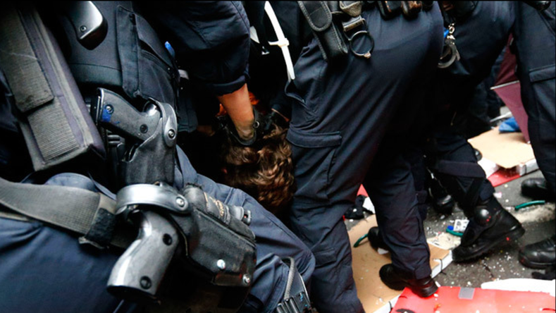 Dallas : des policiers abattent un schizophrène noir qui tenait un tournevis (VIDEO)