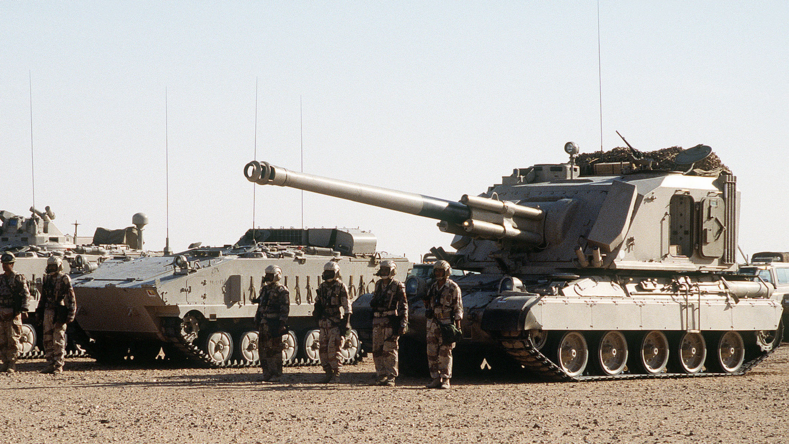 L’Arabie saoudite amasse des armes lourdes vers le Yémen