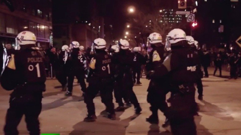 Les médias québécois anglophones passent sous silence 300 arrestations (VIDEO)