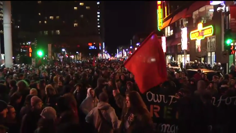 Québec : manifestation nocturne pacifique du mouvement étudiant