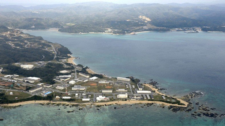 Tokyo demande au gouverneur d’Okinawa de valider la construction d’une base militaire américaine
