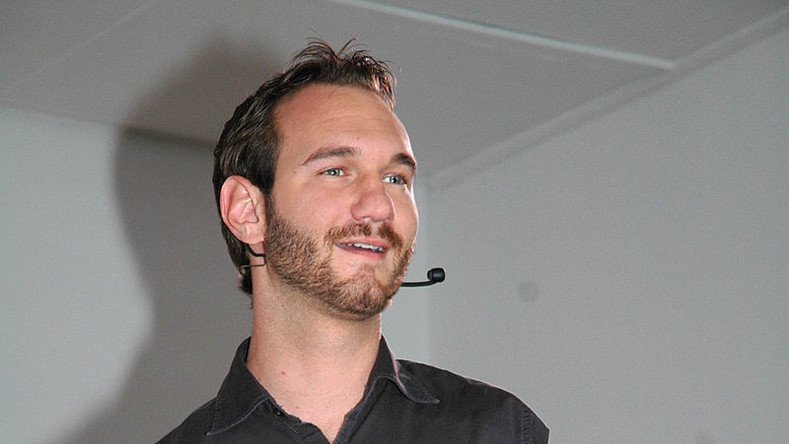«Surmonter le handicap de la peur» : Nick Vujicic, né sans membres, inspire des millions d’individus