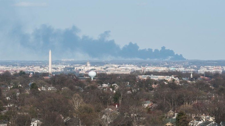 Un incendie fait rage à Washington, deux camions de pompiers en flammes (PHOTOS, VIDEO)