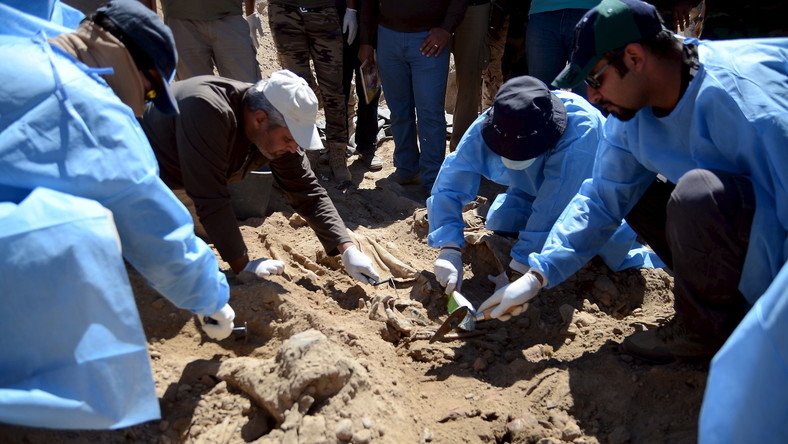 Des fosses communes des victimes de Daesh révélées en Irak (VIDEO)