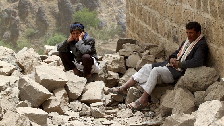 Les raids aériens de la coalition arabe ne font qu’empirer le conflit au Yémen (VIDEO)