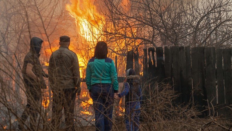 Cinq morts dans des incendies en Khakassie, Sibérie (VIDEO)