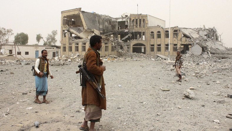 Les avions saoudiens ont bombardé la ville de Houth au Yémen, faisant 33 morts