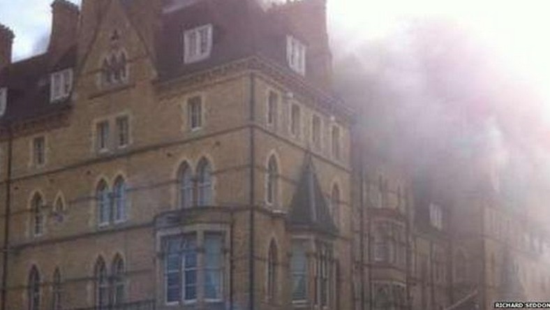 Un hôtel 5 étoiles en proie aux flammes dans le centre historique d'Oxford