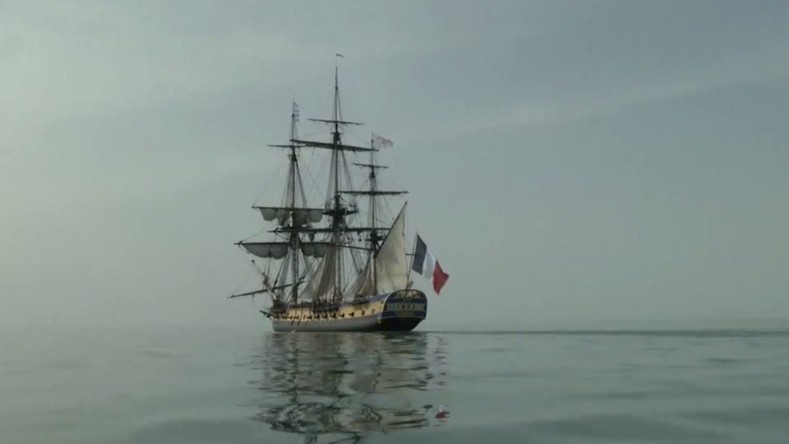 François Hollande visite Fouras pour le départ de «L'Hermione»