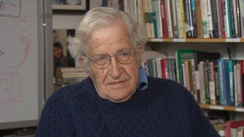 Noam Chomsky : Tout lecteur d’Orwell reconnait bien les manœuvres des Etats-Unis