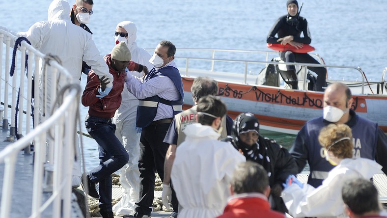 Naufrage d’un bateau rempli d’immigrés près de la Libye, une opération de sauvetage est en cours