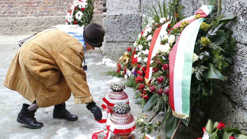La Pologne demande des excuses après que le chef du FBI a dénoncé son rôle lors de l’Holocauste