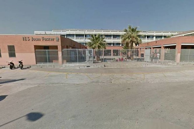 Un étudiant tue son maître d’école avec une arbalète à Barcelone