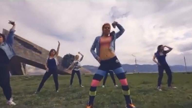 Des femmes en prison pour avoir dansé un twerk «inapproprié» devant un monument historique (VIDEO)