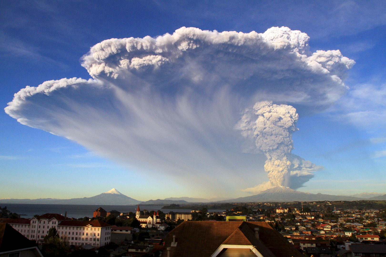 Au Chili, le volcan Calbuco a pris tout le monde par surprise (PHOTOS, VIDEO)