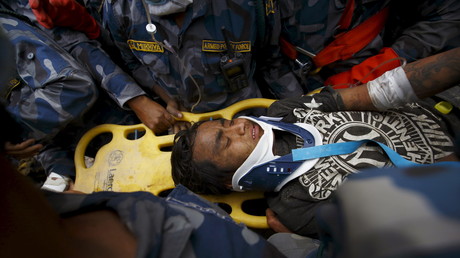 Au Népal, un garçon de 15 ans retrouvé vivant au cinquième jour de l’opération de sauvetage