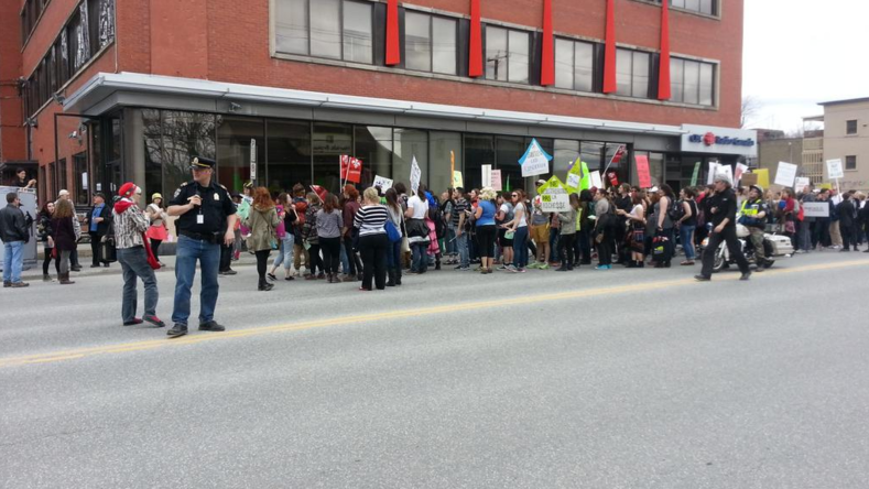 84 arrestations au terme d’une manifestation anticapitaliste à Montréal