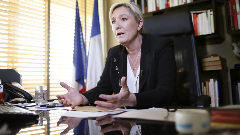 Marine Le Pen interdit à son père de s’exprimer au nom du FN