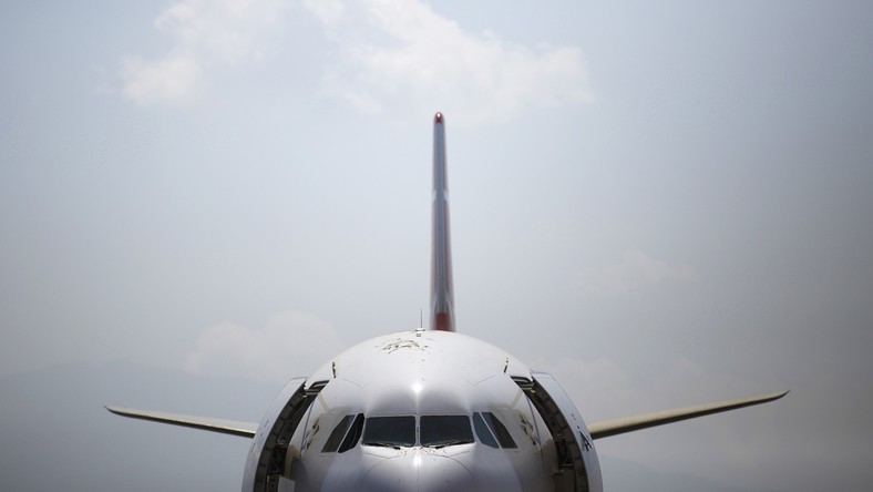 Un Boeing évite de justesse la catastrophe après avoir percuté un groupe d’oiseaux