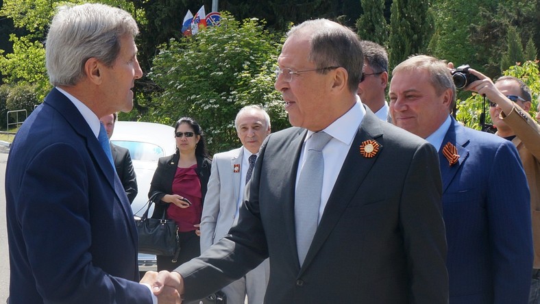John Kerry appelle Petro Porochenko à «réfléchir à deux fois»