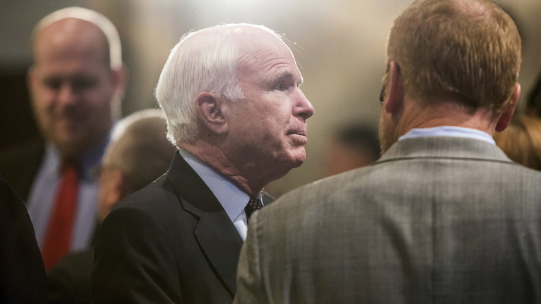 La constitution américaine interdit à John McCain de conseiller le gouvernement ukrainien