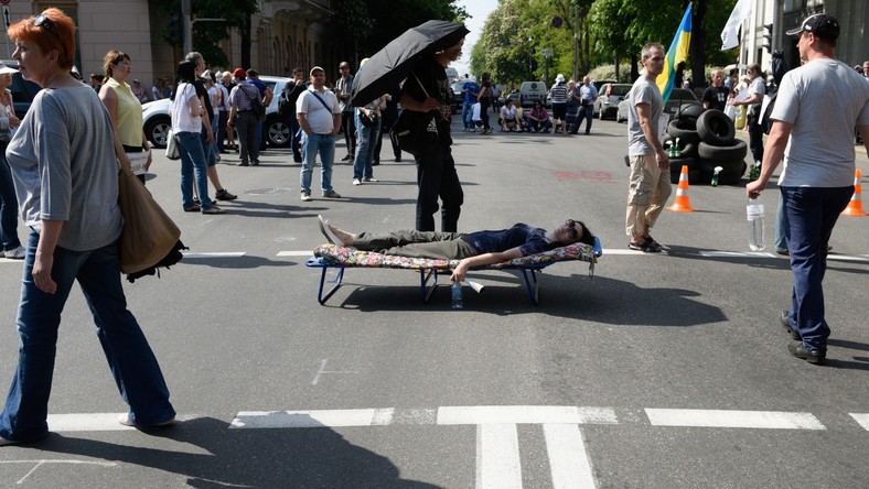 A Kiev, des manifestants dorment devant le parlement depuis cinq jours