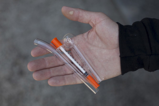 Introduction des «salles de shoot» : appel à l’addiction ou mesure de santé publique ?