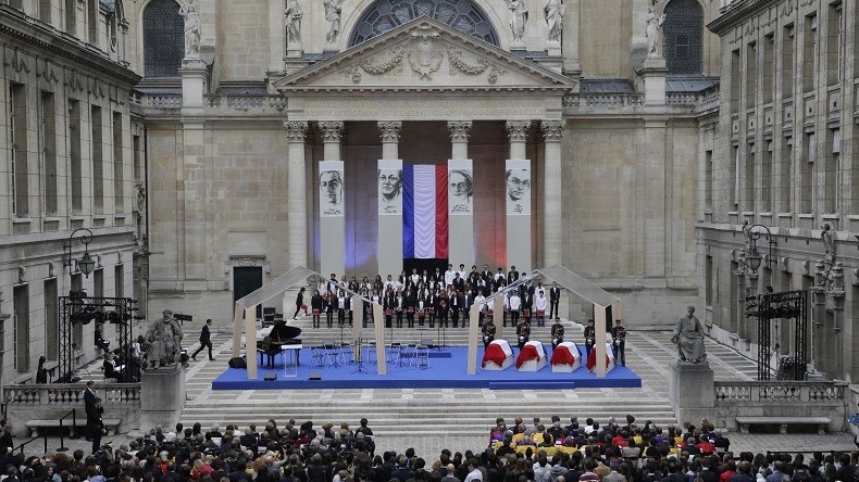 Christian Salmon : «Avec cette cérémonie au Panthéon, la France se rassure»