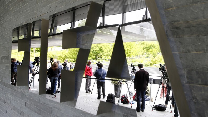 Sociologue du sport : la pression judiciaire des Etats-Unis a poussé Blatter à sortir