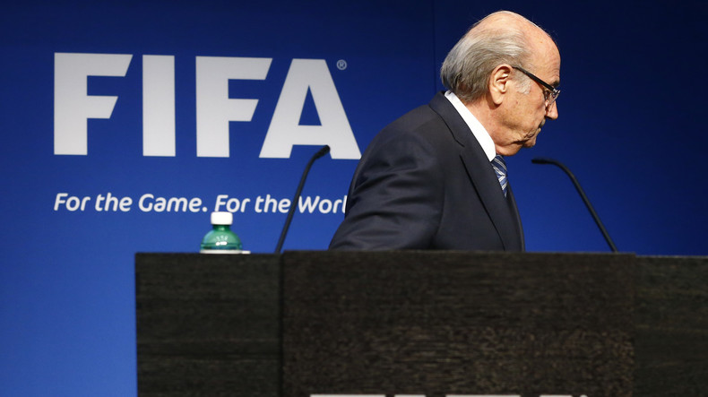 Scandale à la FIFA : le président démissionnaire Sepp Blatter toujours sous pression