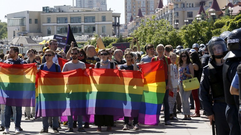 Kiev : Secteur droit perturbe dans la violence la 2ème marche homosexuelle ukrainienne (VIDEO)