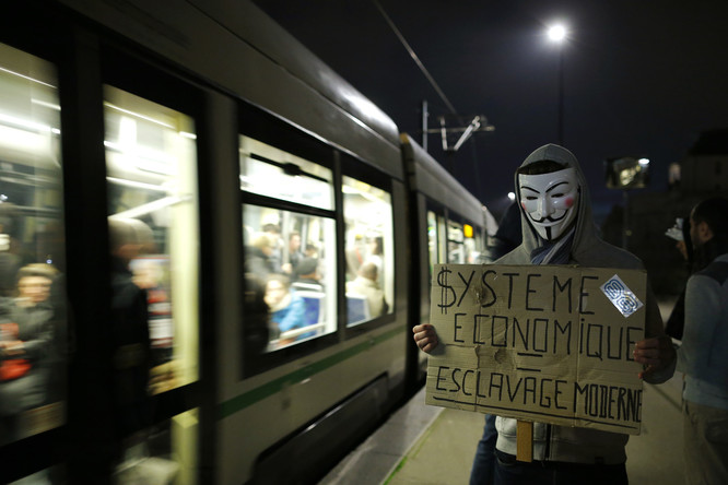 Deux membres du collectif "Anonymous" devant le tribunal correctionnel de Nancy