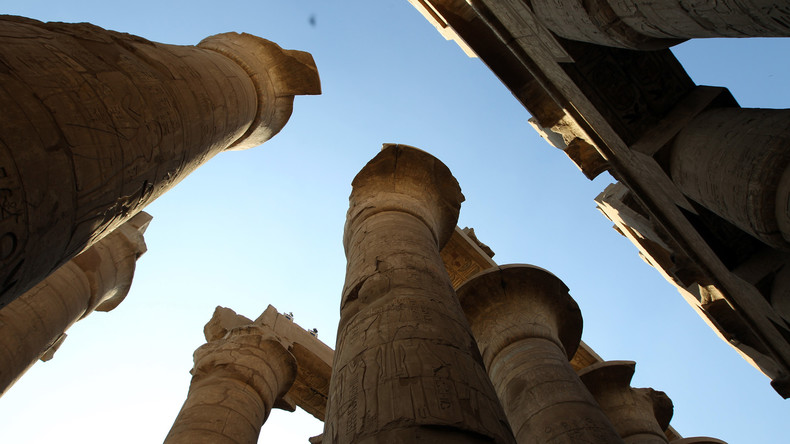 Un terroriste kamikaze se fait exploser près du temple de Karnak à Louxor, Egypte