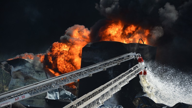 L’incendie de l’entrepôt de carburant près de Kiev peut être éteint vers la fin de la journée