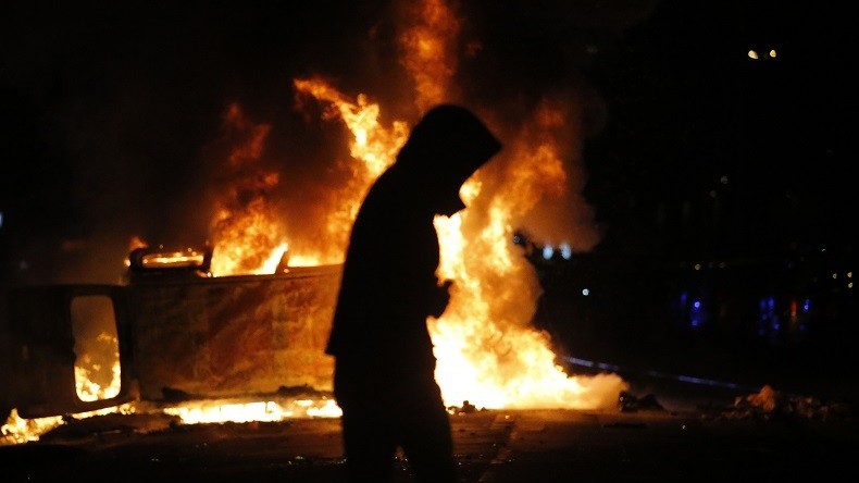 Des militants FN brûlent des voitures pour ensuite pointer du doigt un «climat d’insécurité»