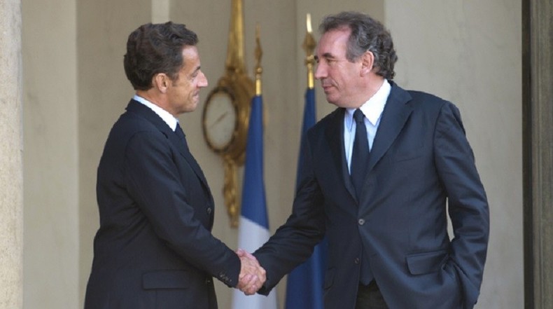 La droite veut faire un virage au centre, les positions de Nicolas Sarkozy fragilisées
