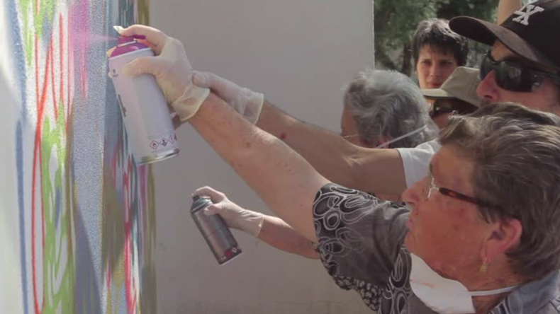 Des mamies qui raffolent du graffiti (VIDEO)