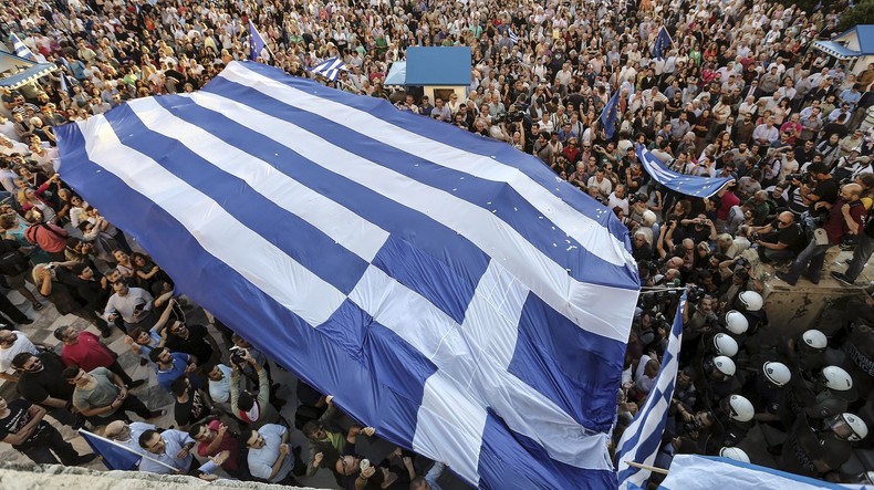 A Bruxelles comme à Athènes, hommes politiques et citoyens lambda divisés sur le sort de la Grèce